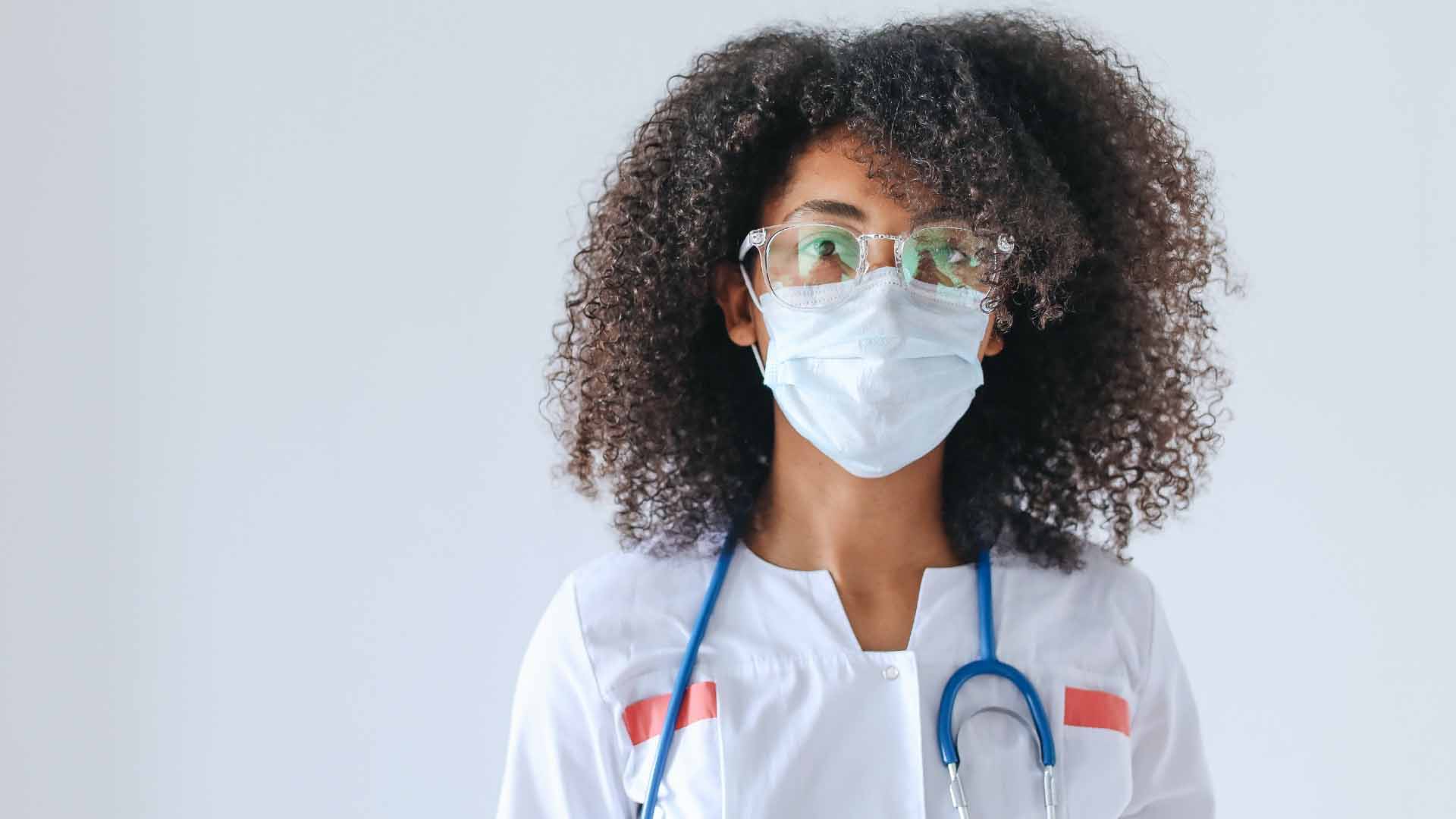Femal wearing mask and stethoscope