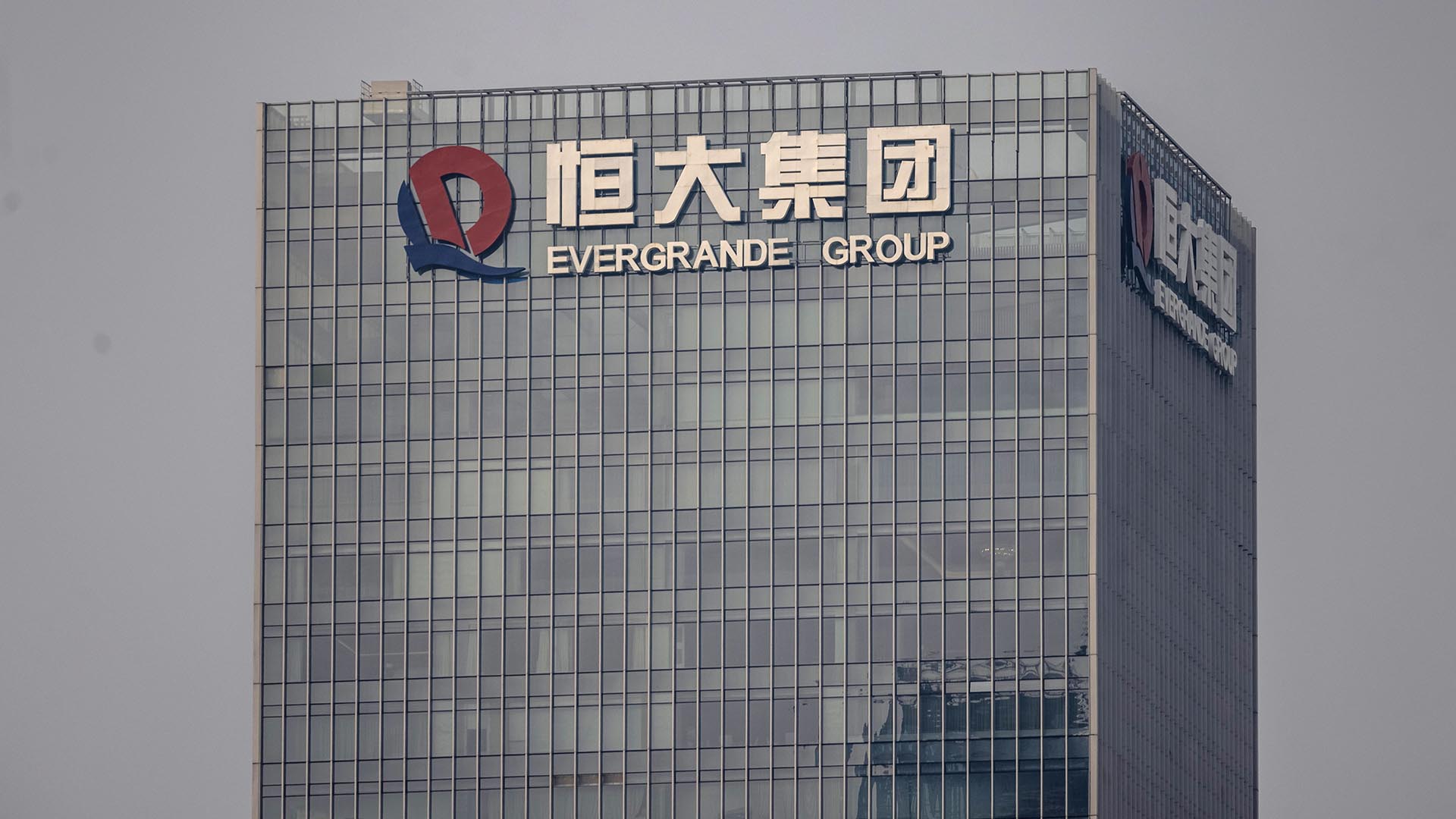Evergrande shares plunge