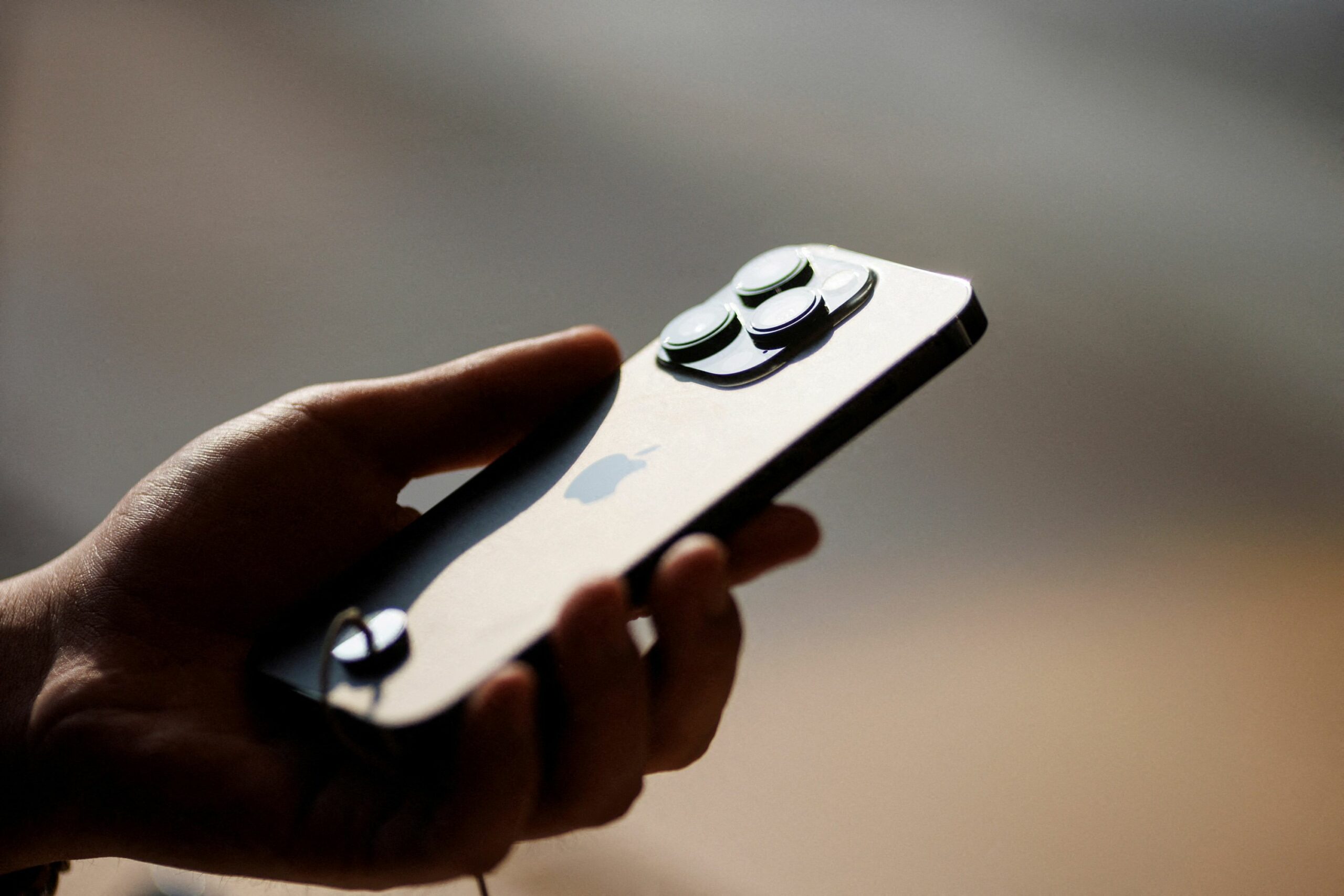 China-stocks-iphone-ban