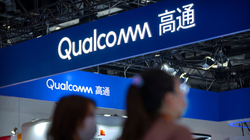 Qualcomm tumbles after china woes hits apple