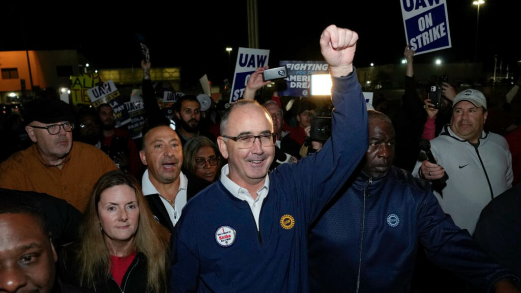 Uaw threatens more strikes