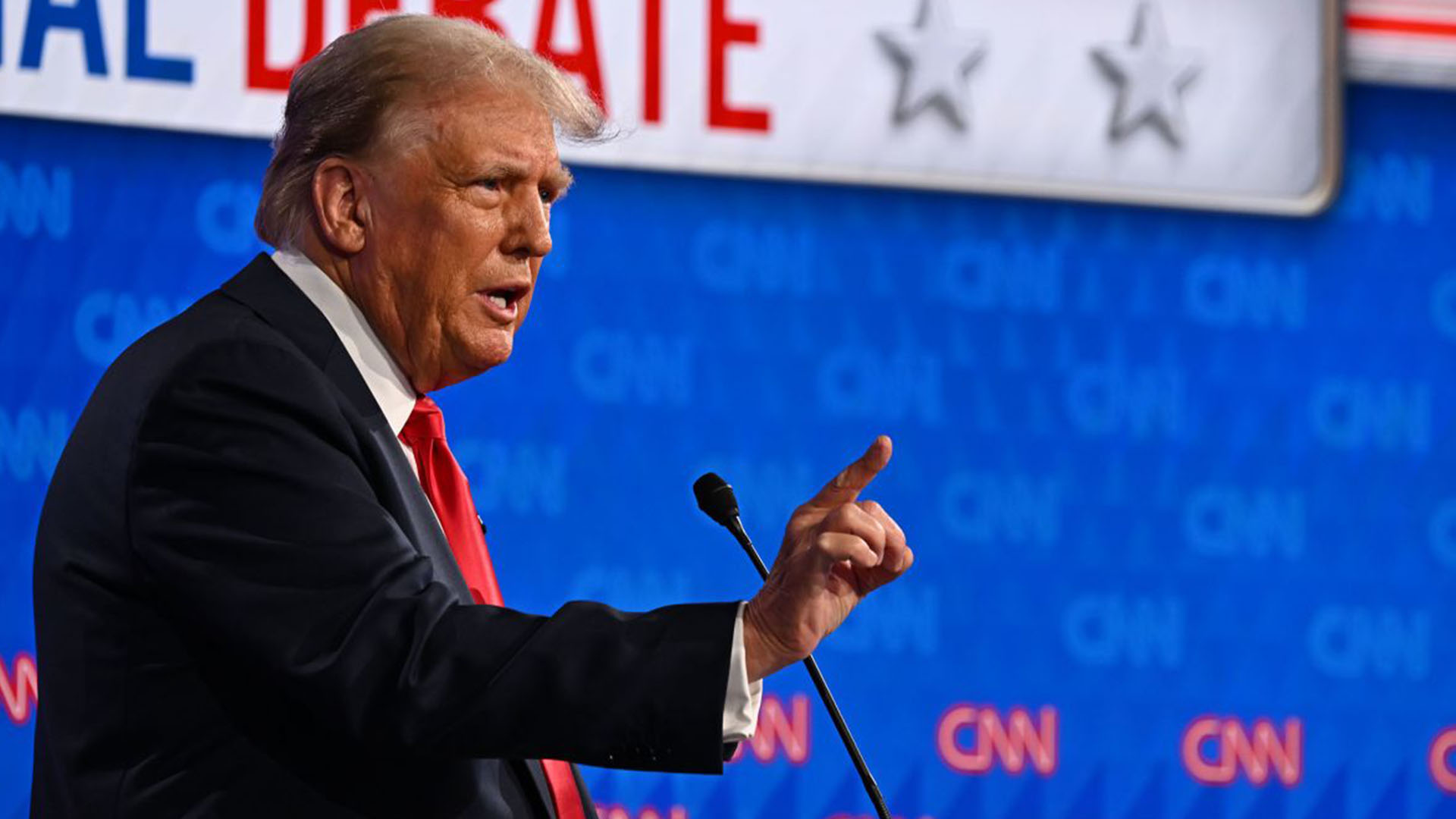 Republican presidential candidate former president donald trump