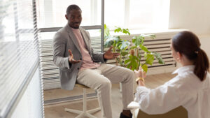 Colleagues engaged in a relaxed and open office conversation demonstrating psychological compatibility in the workplace