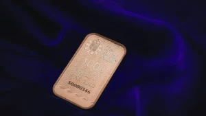 Gold bar with engraving the royal mint 100g fine gold 999 9 symbolizing liquidating hard assets