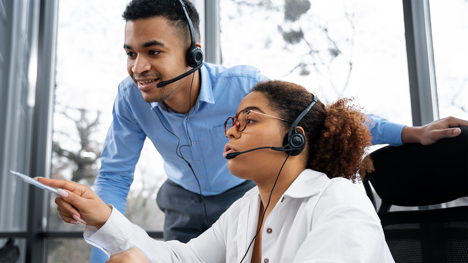 Artwork_0002_people-working-call-center | Brimco